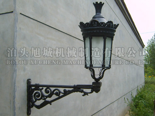 Small crown cast aluminium lamp holder