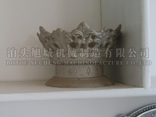 Cast aluminium crown lamp holder